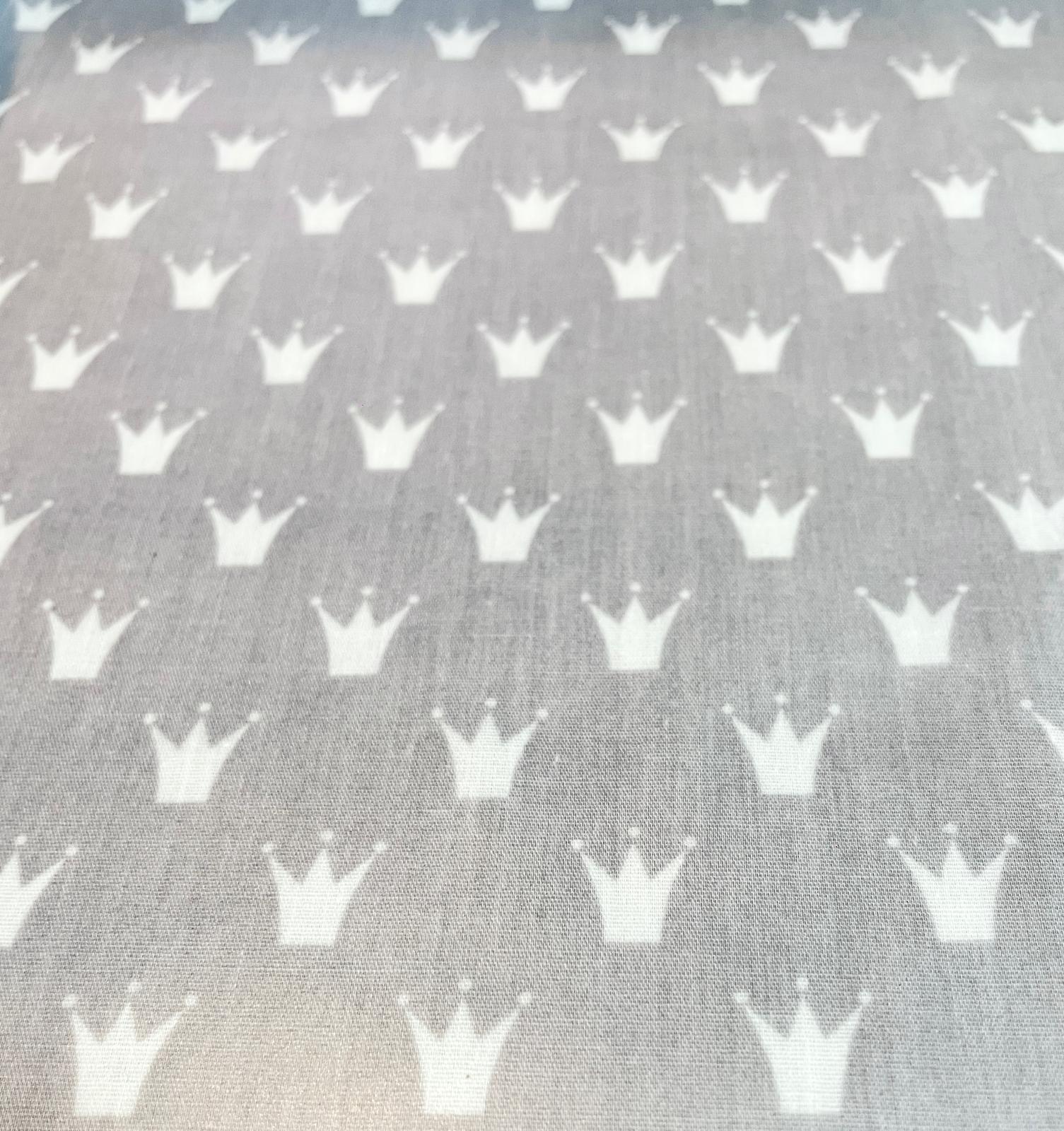 Beschichtete Baumwolle "Königszauber" grau mit Kronen